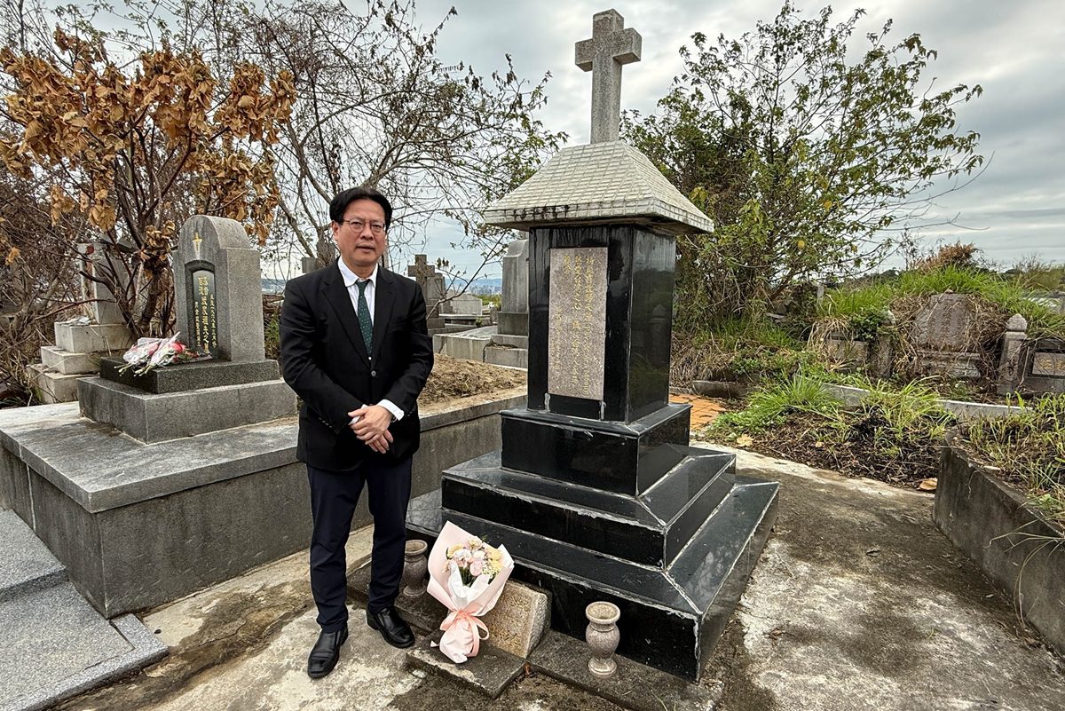 彰基為宣教師掃墓   緬懷先人佳美腳蹤