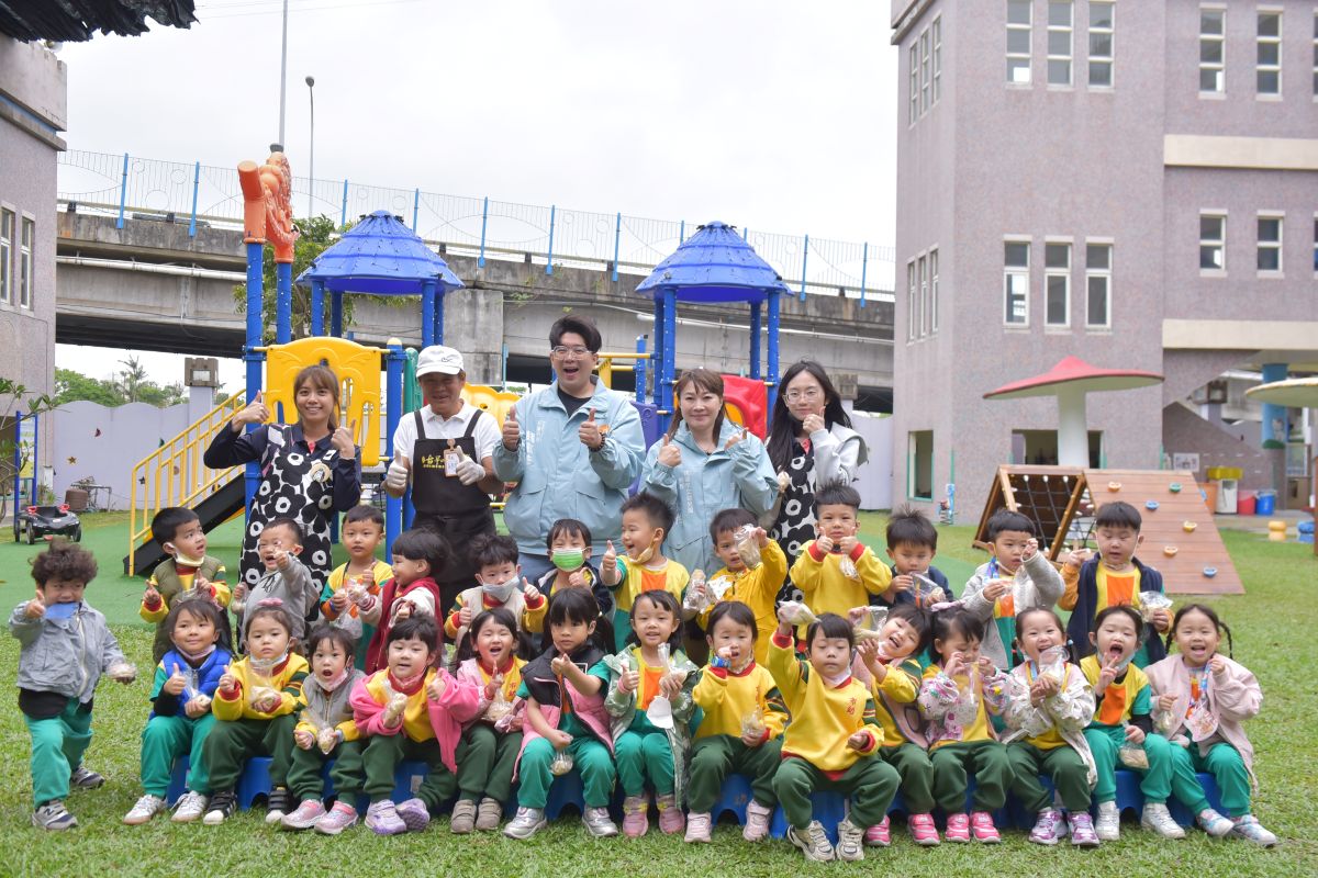 吃潤餅提早過清明節  花蓮市幼歡樂滿校園