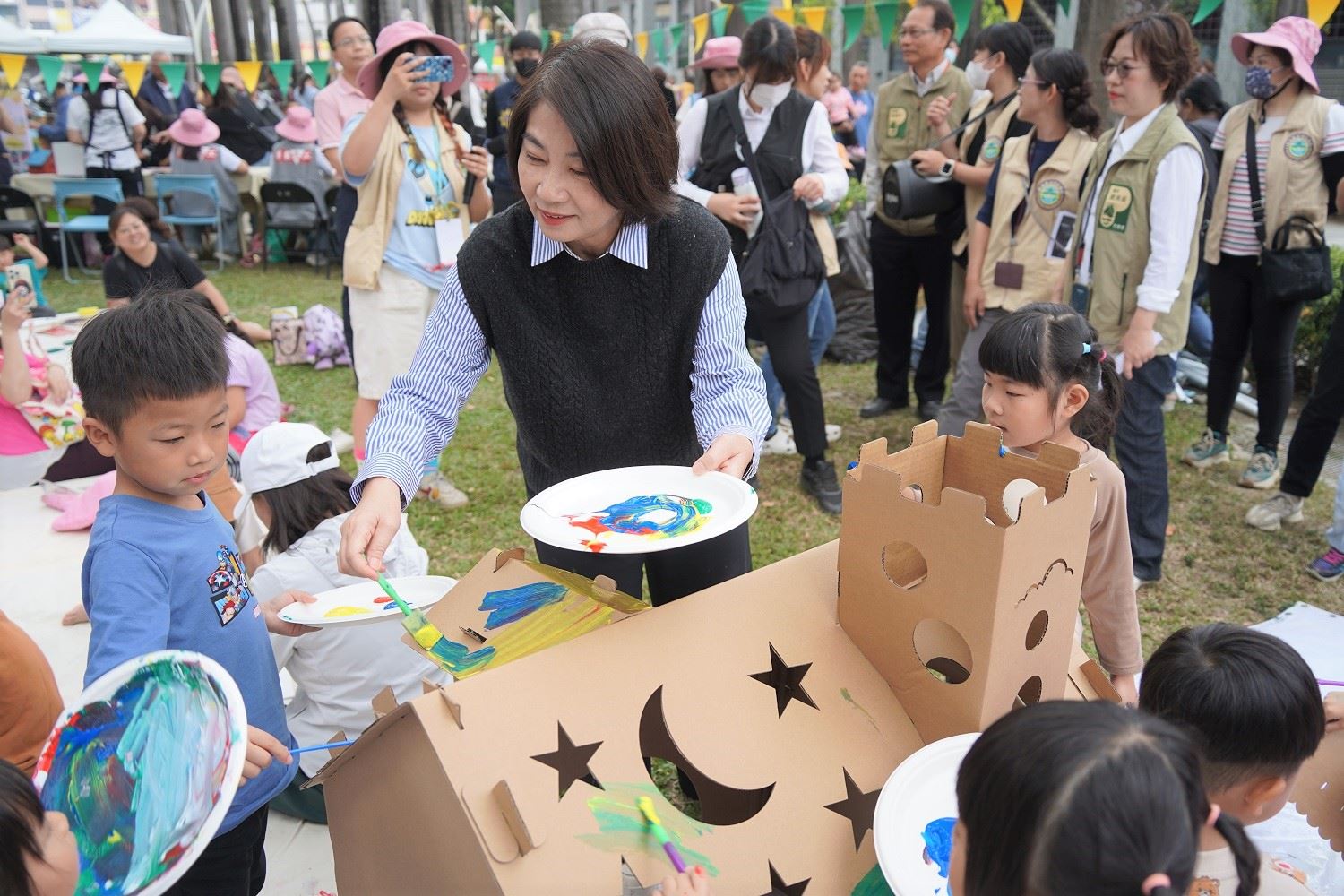 屏縣府變身童趣樂園　萬名親子嗨翻全場
