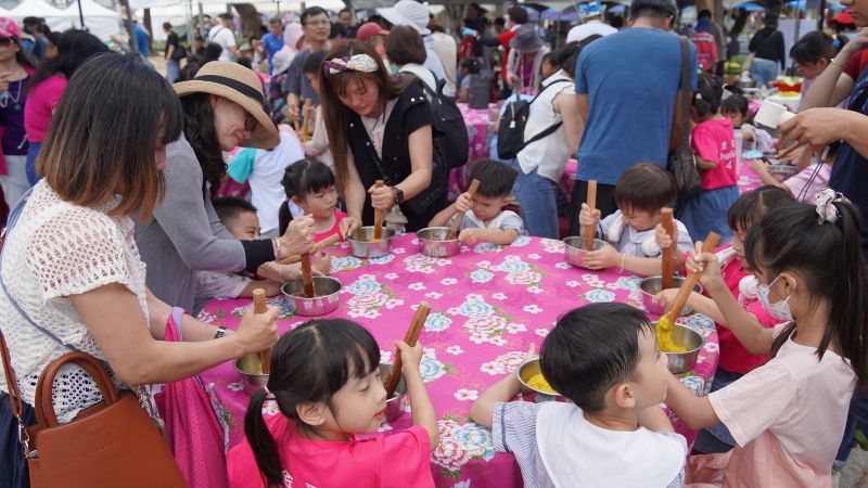 屏東好客米食節熱力登場　千人打粄、千盤美食飄香屏東公園