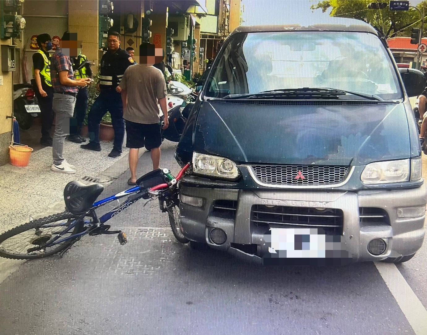 腳踏車騎士遭擦撞幸無礙　警逮酒駕舉發送辦