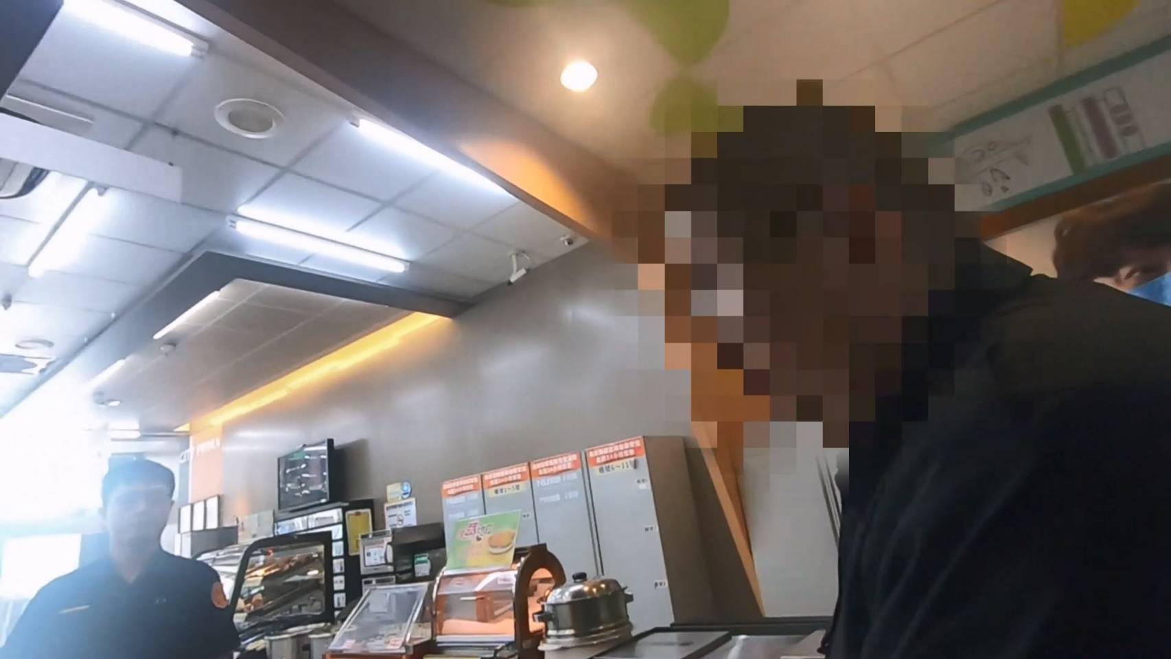 車手稱無薪仍協助詐團取款　鼓山警埋伏逮人，成功守住婦人50萬元