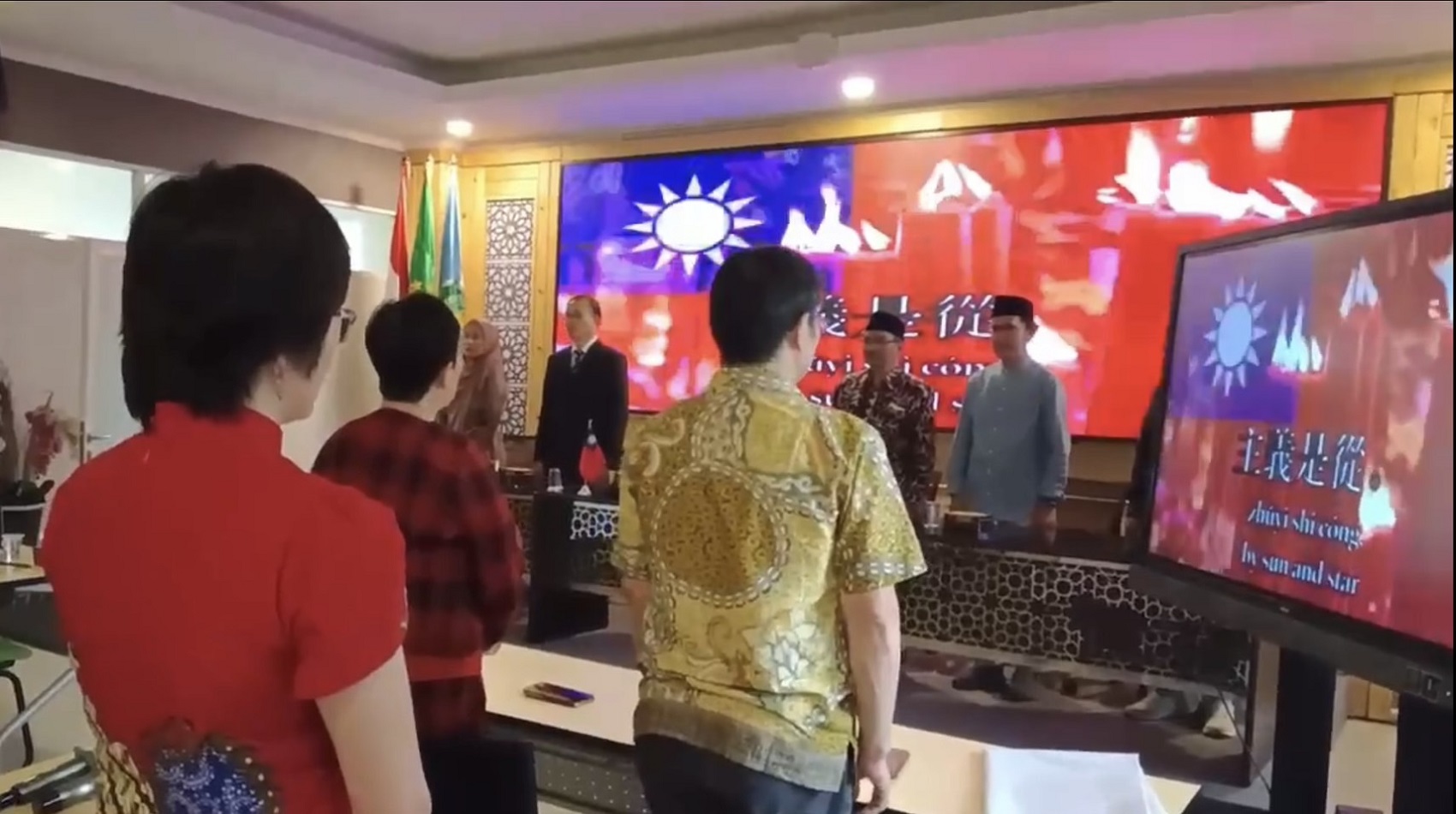 高醫大關皚麗教授率團赴印尼交流  印尼師生獻唱國歌觸動在場團員