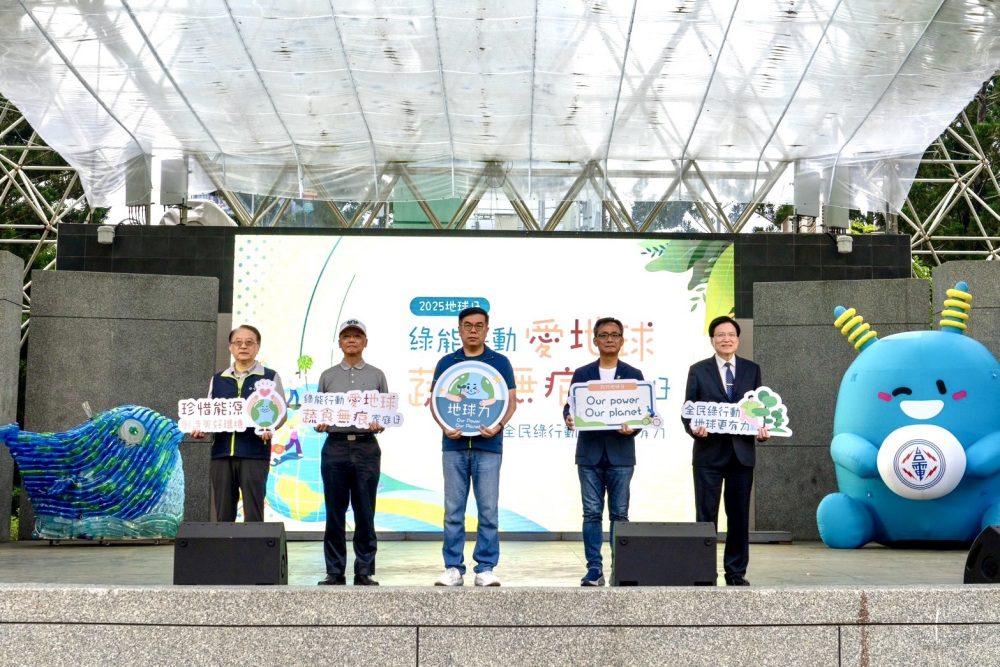 台電節電行動劇於大安森林公園登場    響應2025世界地球日   邀孩童變身地球超人