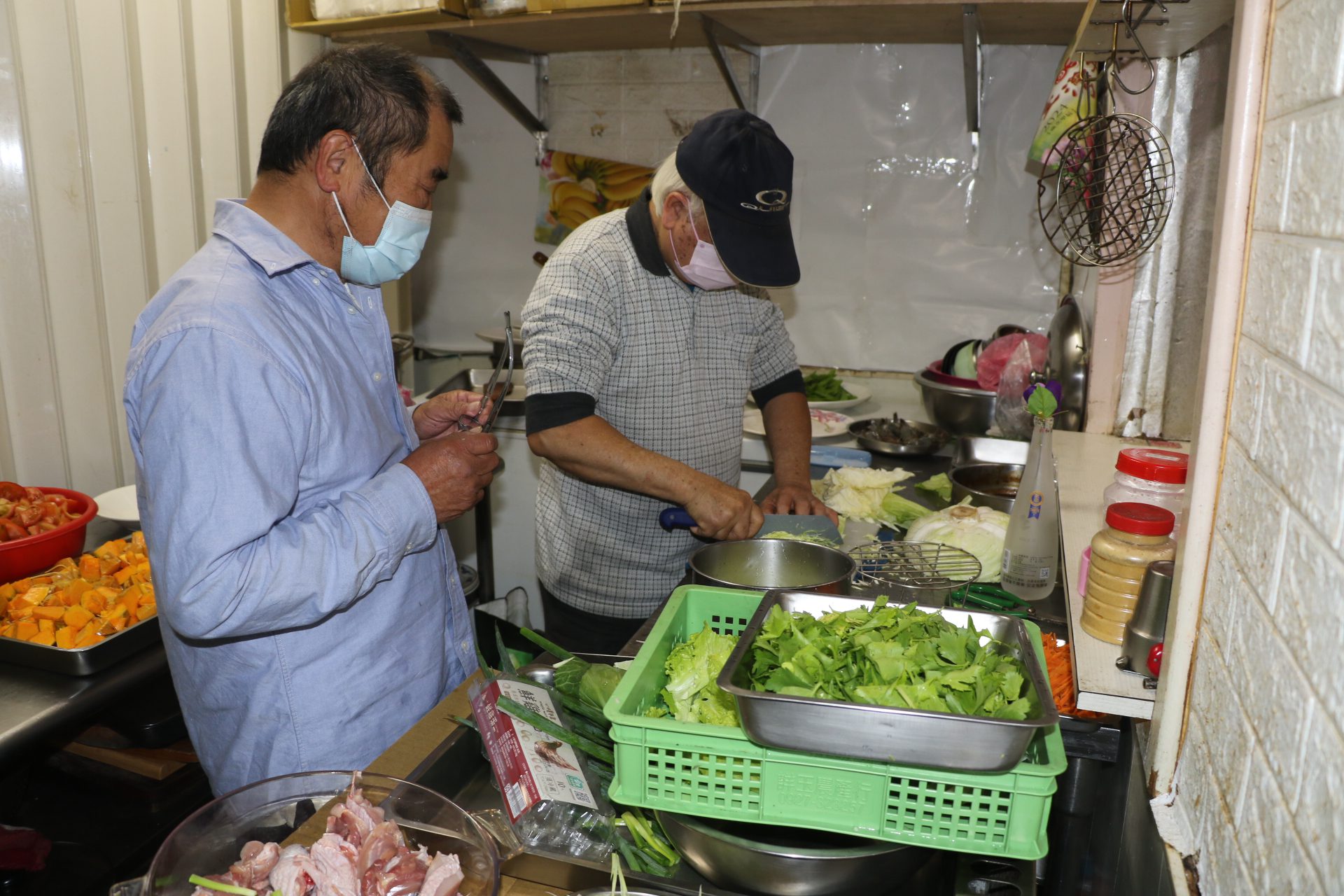 板橋三民社區「暖心共餐」12年     三大男廚主理     美味飄香長輩最愛