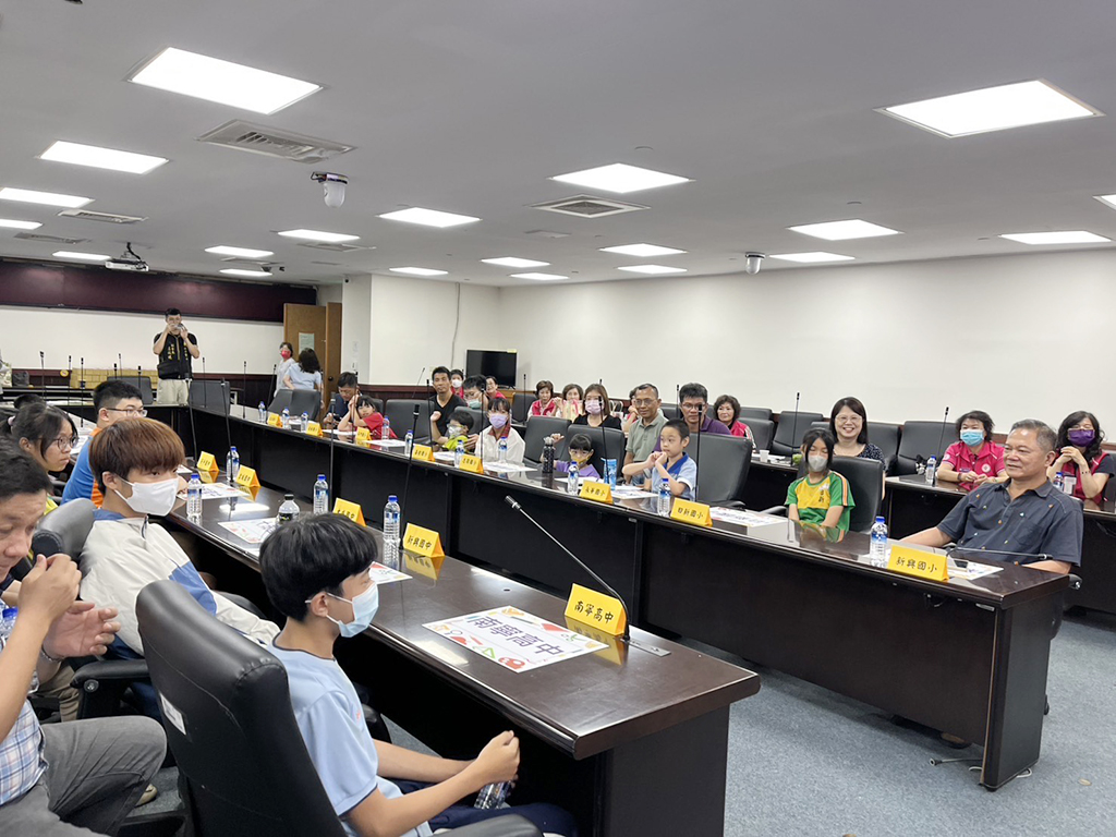 攜手做公益！　南區安平區14校82學生獲學業進步獎