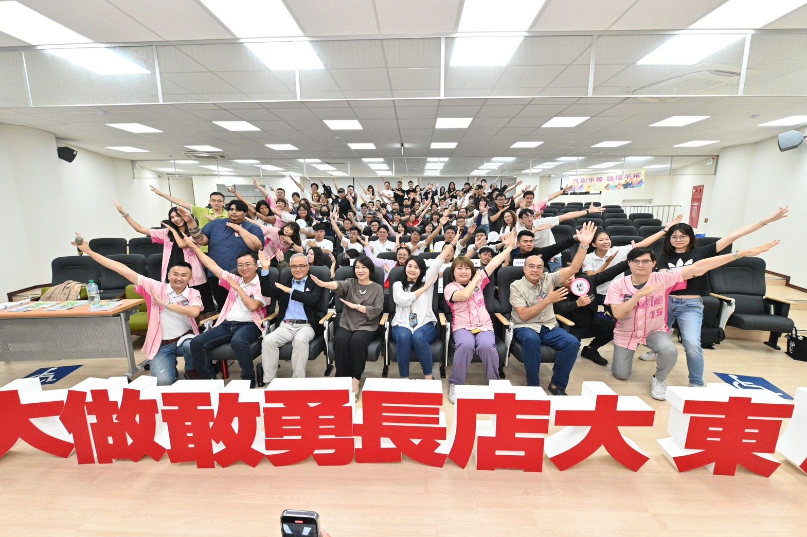 屏東大店長11期基礎班開訓　屏東隊成績「勇敢做大夢」