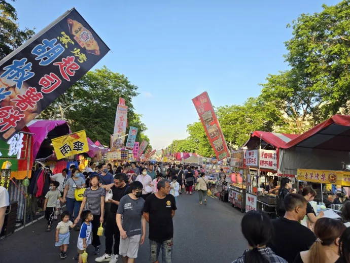 岡山「籃籗會」熱鬧滾滾　感受古早味人擠人趕集氣息