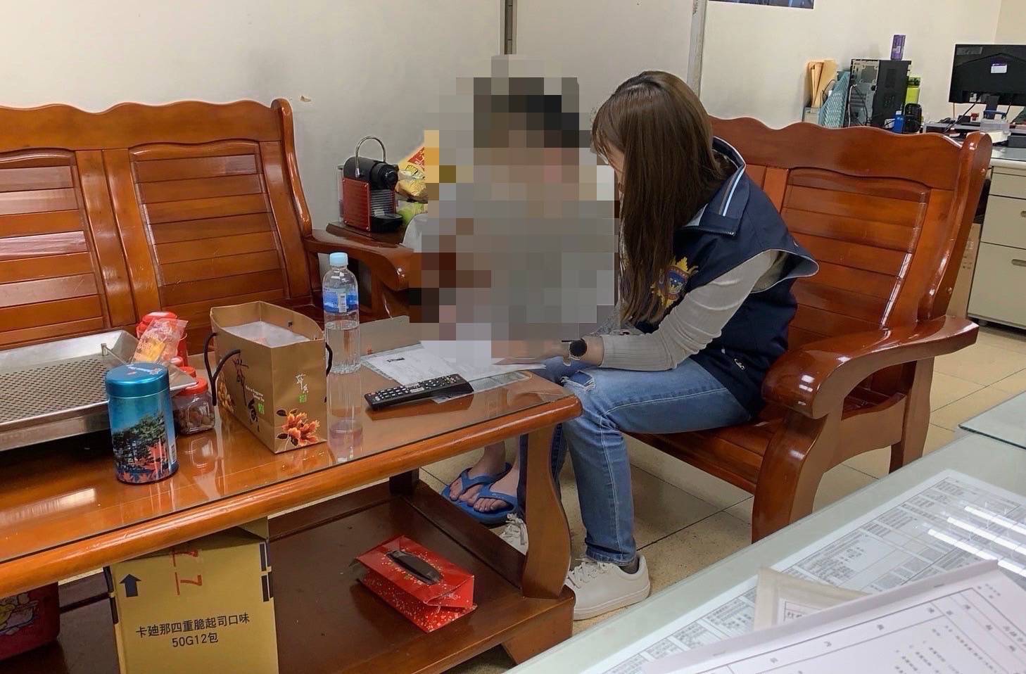 少女負氣竟光腳逃家!? 　少年隊主動溫馨關懷助返家